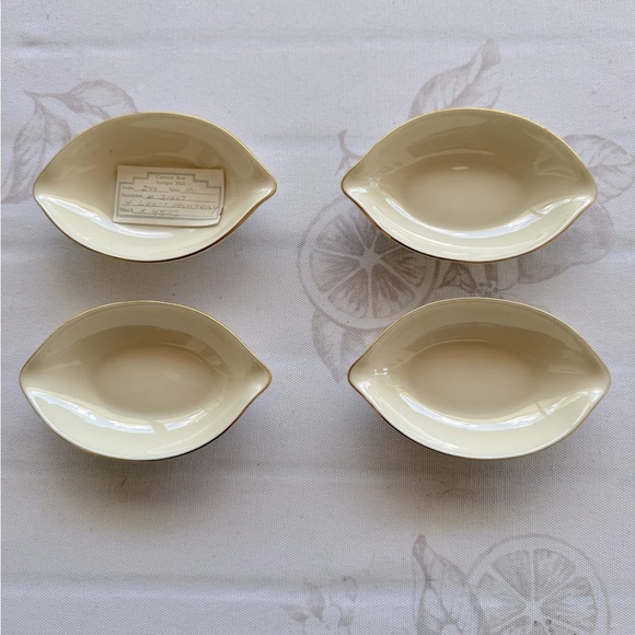 Lenox Vintage - Elegant Cream Leaf-Shaped Dish Set - Picture 1 of 5